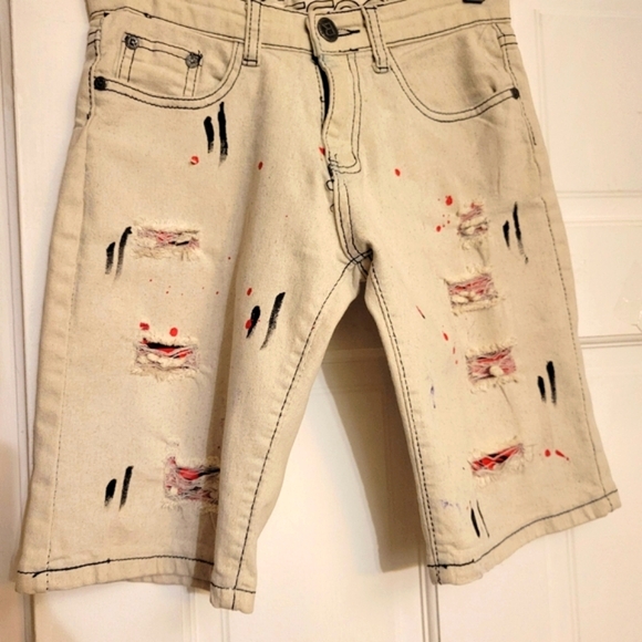 Men's LR Scoop Denim Distressed Shorts With Paint Splatter - Picture 2 of 15